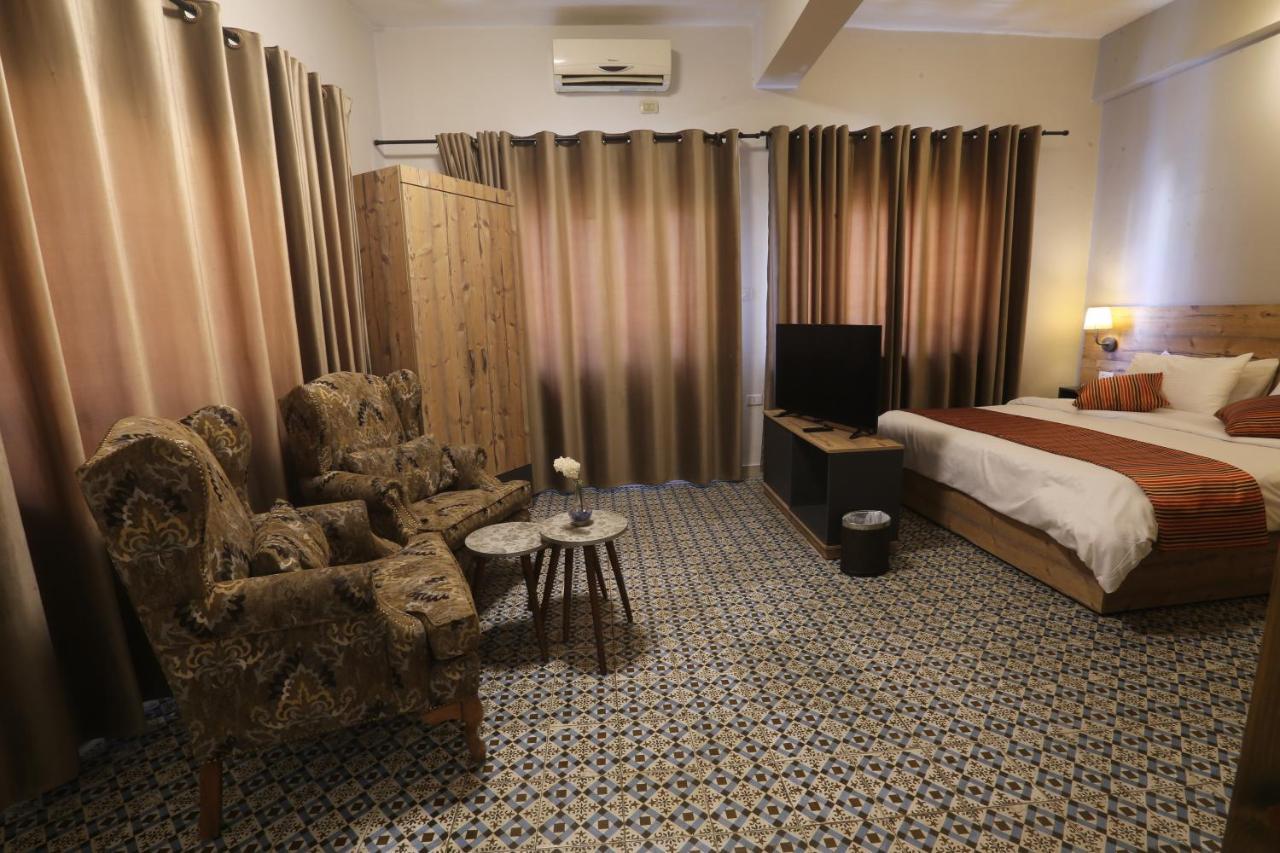 Riviera Hotel Amman Bagian luar foto