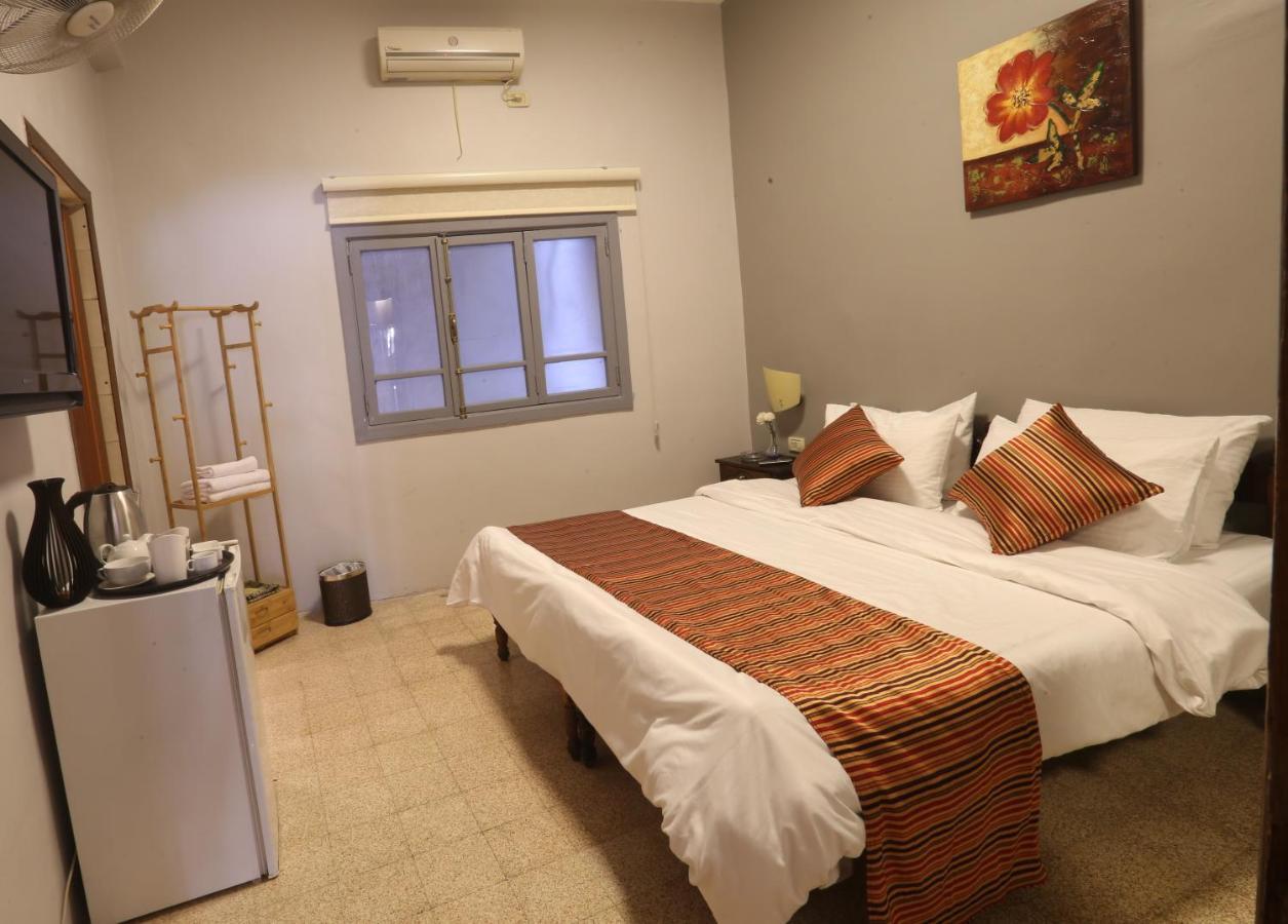 Riviera Hotel Amman Bagian luar foto