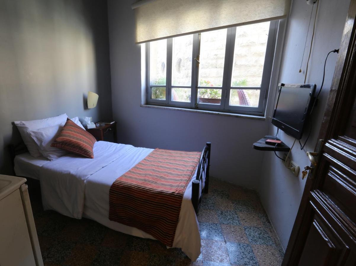 Riviera Hotel Amman Bagian luar foto