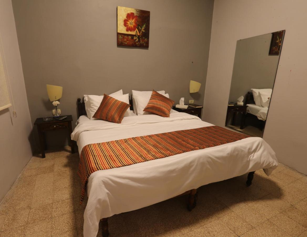 Riviera Hotel Amman Bagian luar foto