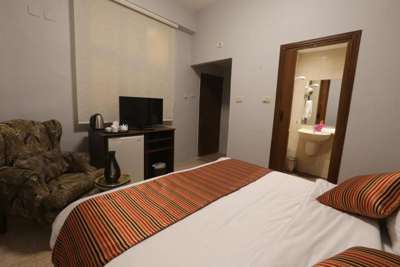Riviera Hotel Amman Bagian luar foto