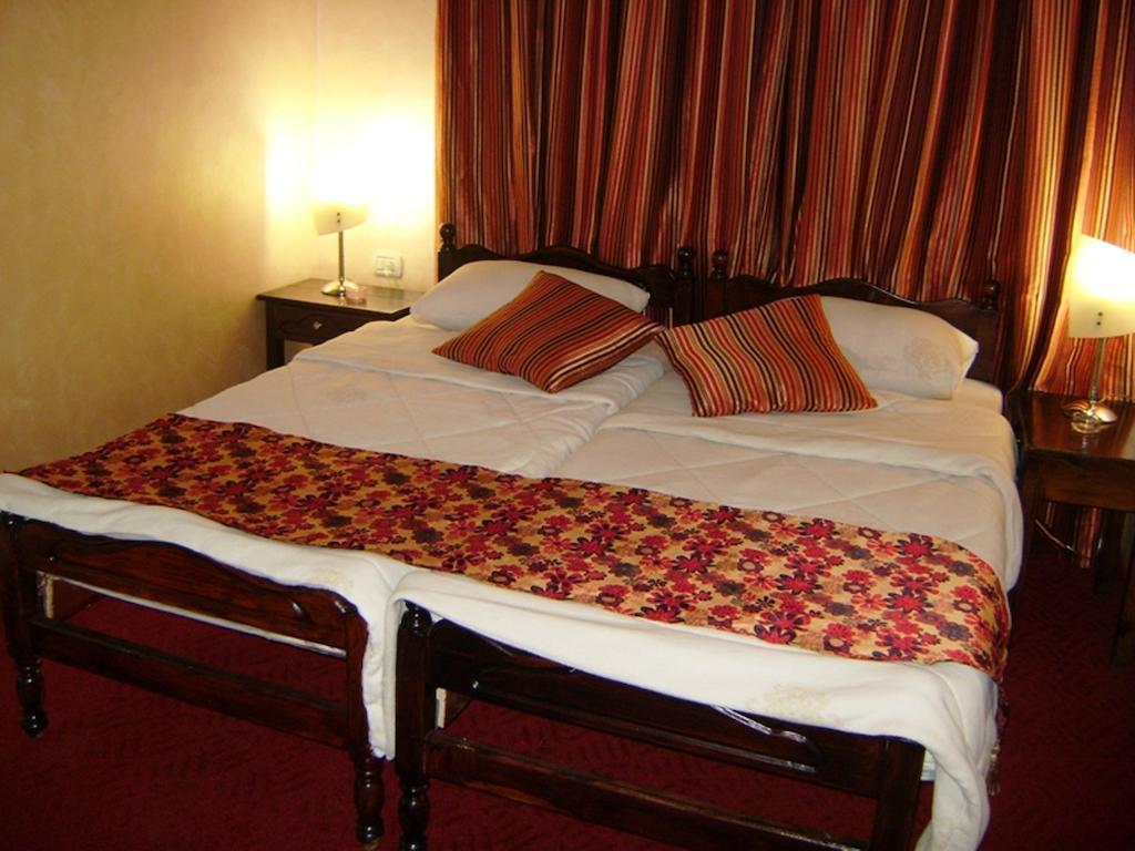 Riviera Hotel Amman Ruang foto