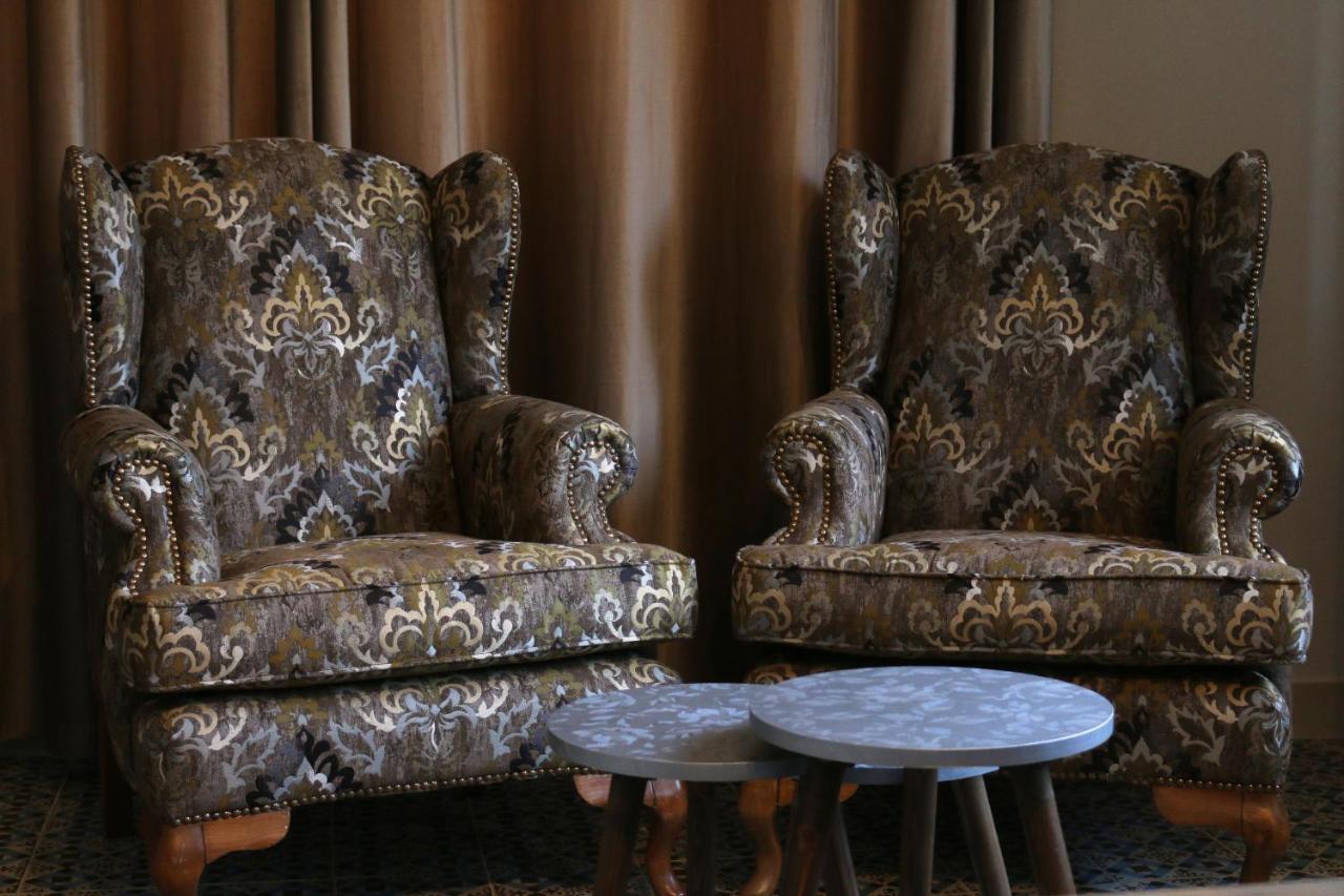 Riviera Hotel Amman Bagian luar foto