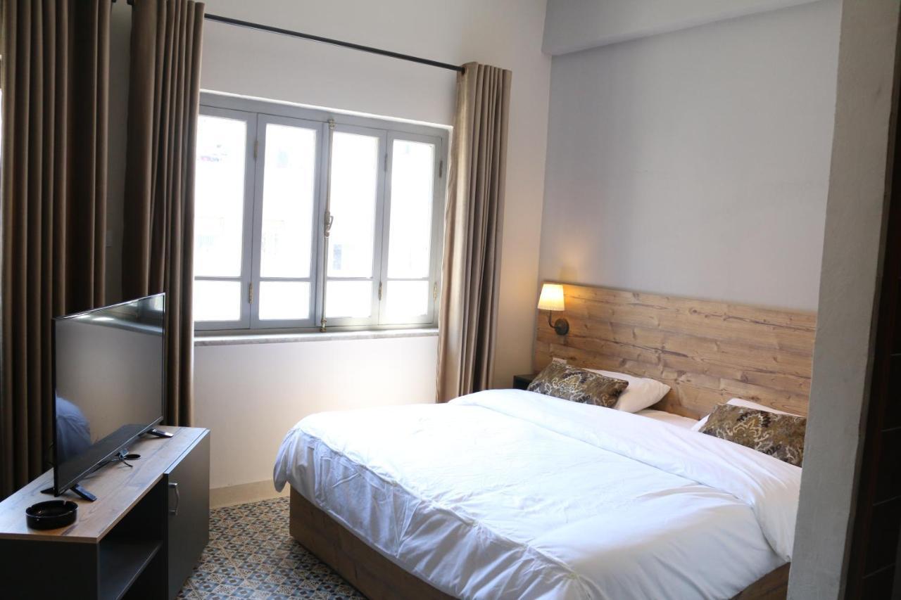 Riviera Hotel Amman Bagian luar foto