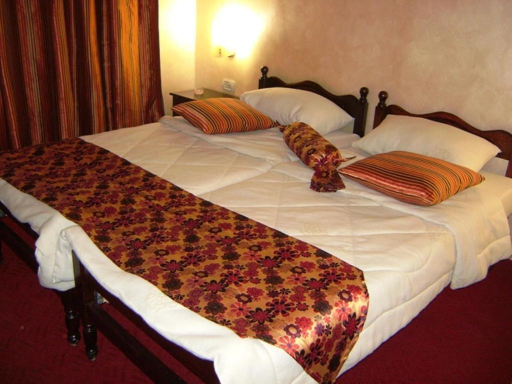 Riviera Hotel Amman Bagian luar foto