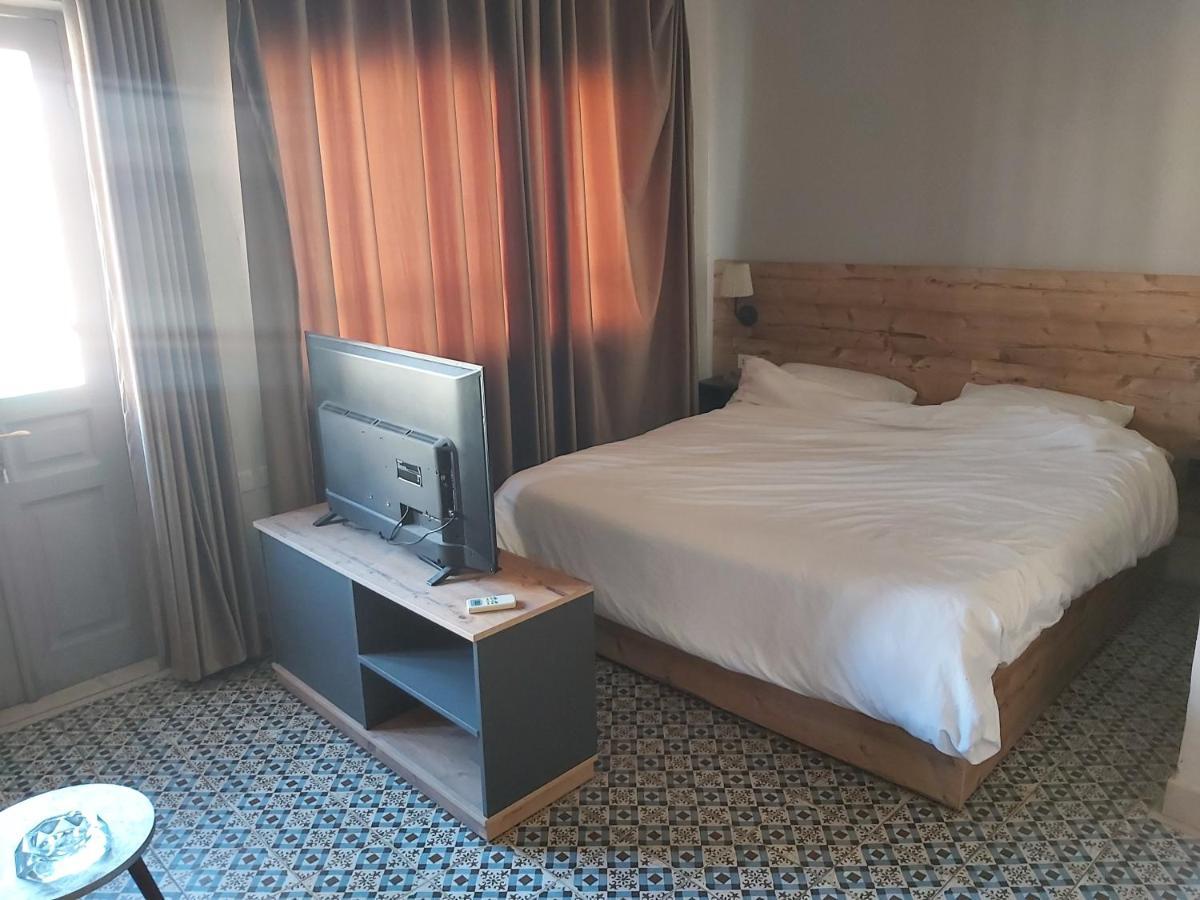 Riviera Hotel Amman Bagian luar foto